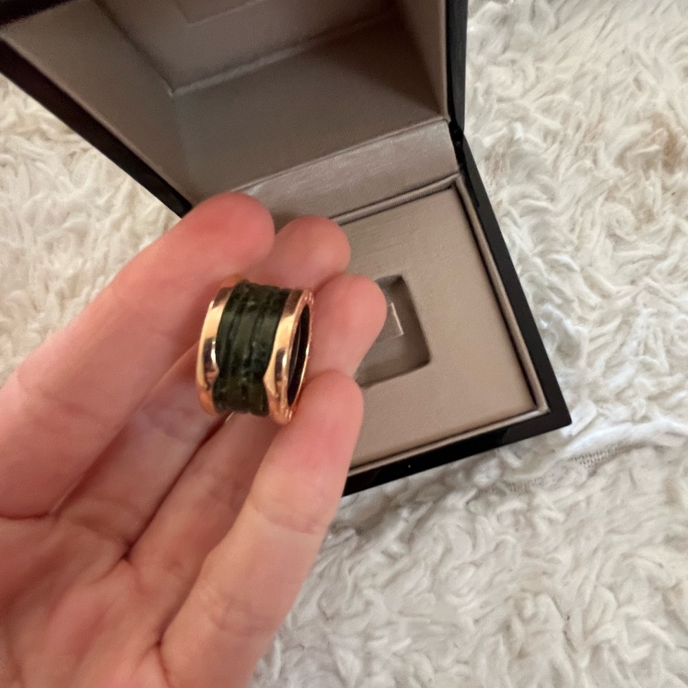Bvlgari Ring - B.zero1 ring in rose gold with green stone
